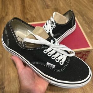 VANS off the wall black lace up shoes sneakers women’s 8.5